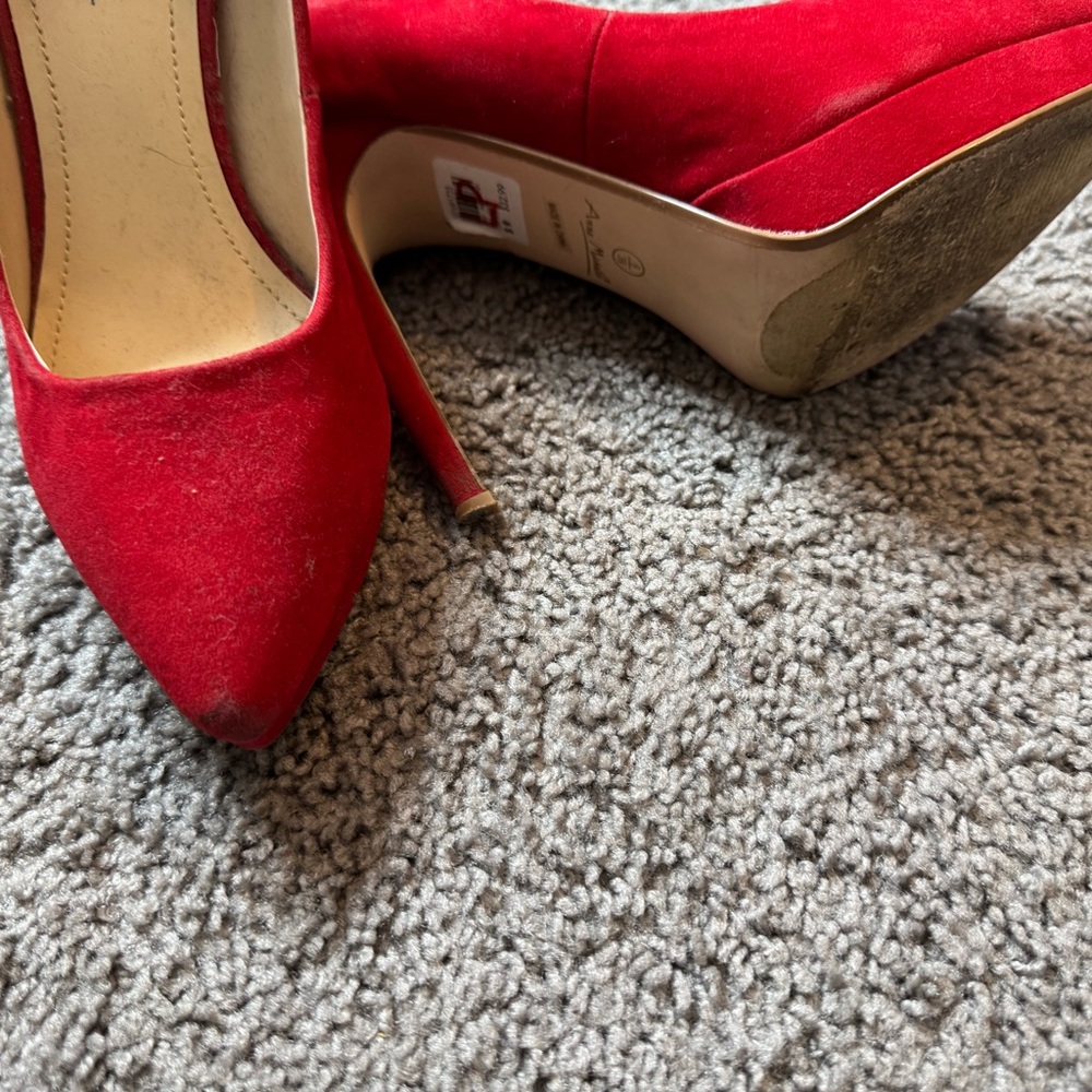 Red Heel - Picture 2 of 3